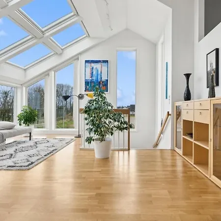 Central, Spacious House, Gym & Parking *
